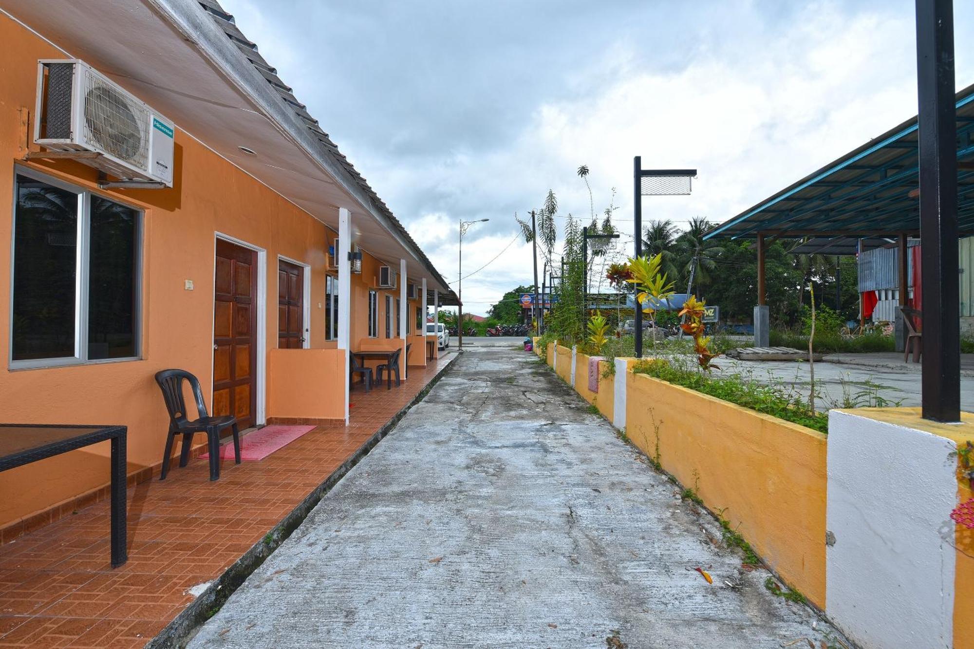 פנתאי צנאנג Oyo 90561 Awan Biru Motel מראה חיצוני תמונה