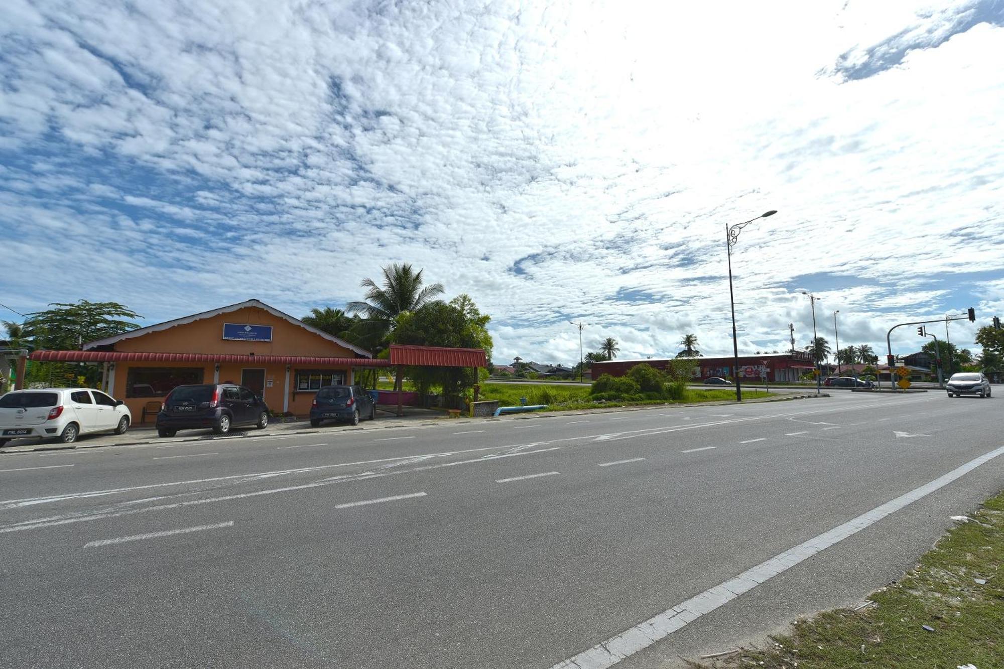פנתאי צנאנג Oyo 90561 Awan Biru Motel מראה חיצוני תמונה